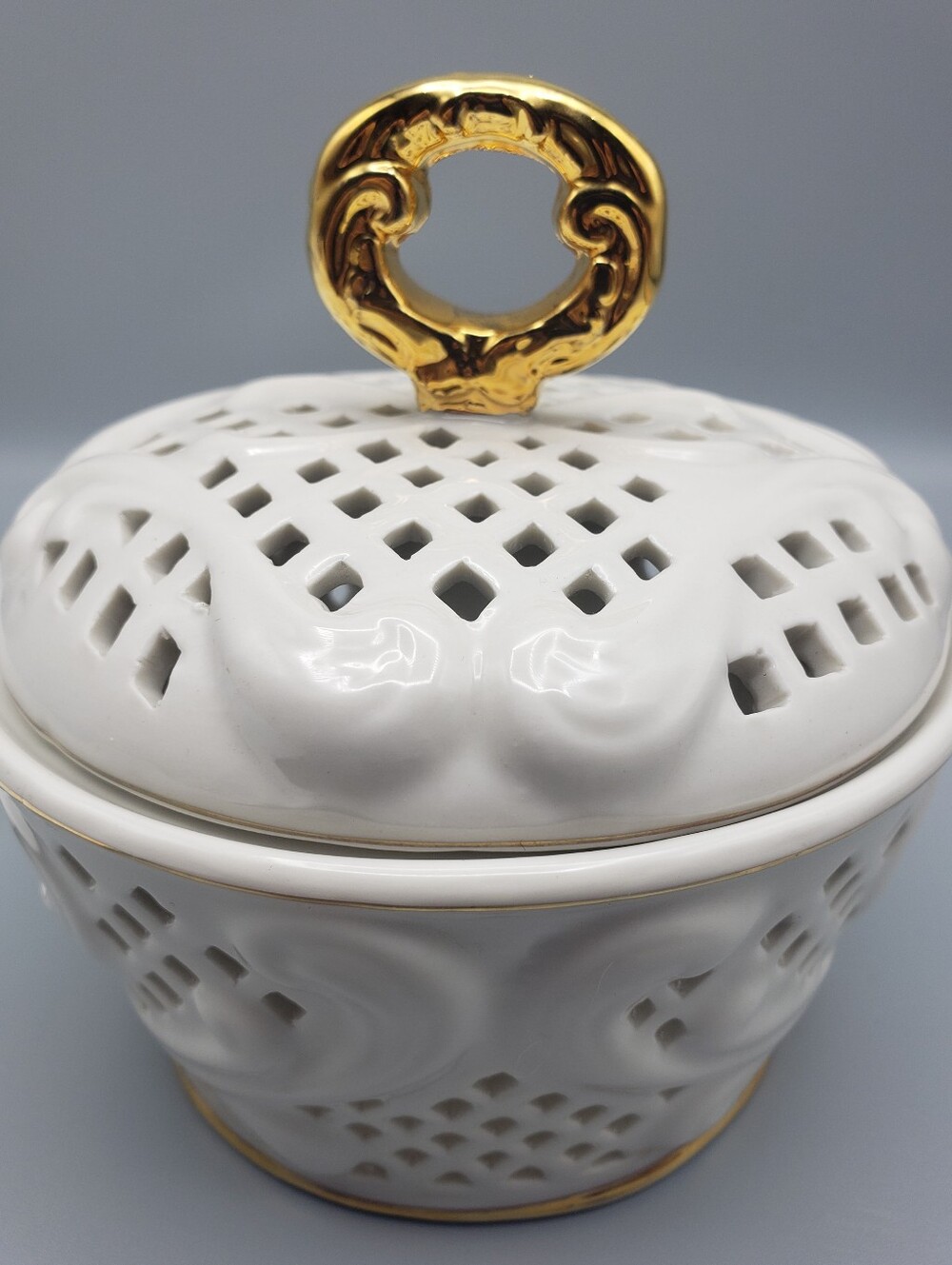 Large Vtg White Porcelain Lidded Trinket Box w/Gold Details Open Lattice 1970's